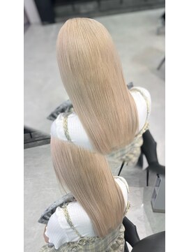 ジーナリア(Xena ria) 《rena》ホワイトブロンド