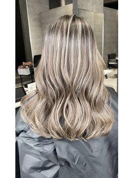 アミ(Ammi) ◆ハイライト/レイヤー/イルミナカラー/髪質改善/縮毛矯正