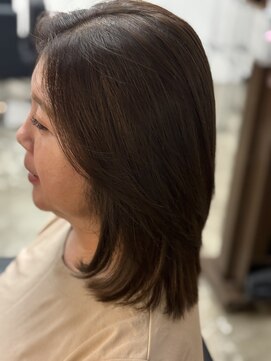 ディシェーレローブ(die Schere Lob) 艶カラー×大人レイヤースタイル