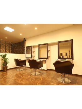 【マンツーマン施術×駐車場あり◎】一人のスタイリストが最後まで担当！要望やお悩みを伝えやすく安心＊