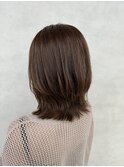ミディアムレイヤーカットの大人くびれスタイル