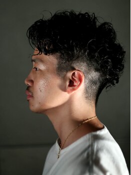 ルーミス バズヘアー(Loomis Buzzhair)の写真/計算し尽された再現性の高いカットが予約殺到の秘訣。オン/オフどちらも決まる、一歩先のスタイルへ。