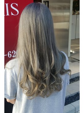 ヘアーアンドメイク アフロディーテ(APHRODITE) 外国人風シルバーアッシュ