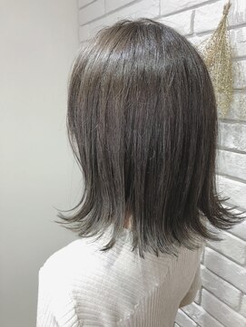 カタチ バイ アンジュ(katachi by Ange) 【katachi byAnge】グレージュカラー×外はね