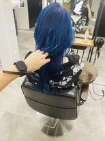 エミタス 宮街道(Emitas.) ブルーカラー × ウルフカット
