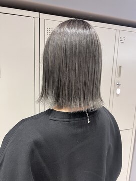 シカ 神戸三宮元町店(Cica) 切りっぱなし イエベ ブリーチ グレージュ 三ノ宮 元町