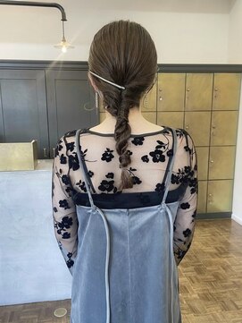 ヘアーアイスカルテット(HAIR ICI QUARTET) 20代30代大人可愛いお呼ばれスタイル編みおろしグレージュ