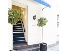 サロン ド コワフュールシェ トモ(salon de coiffure chez tomo)の雰囲気（女性心を掴むオシャレな内観・外観）