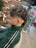 ルーナヘアー(LUNA hair)&nbsp;スキンフェードスペインカールメッシュメンズパーマメンズカット