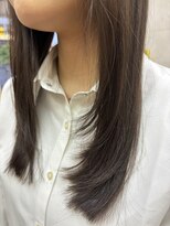 モロ(moro) 軽やか抜け感レイヤースタイル