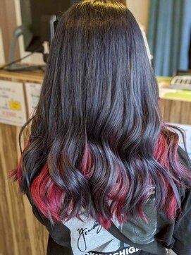 ジュリアンマーラ(Julien Mara) ブルージュ/レッドインナーカラー/ミディウェーブ/個性派/透明感