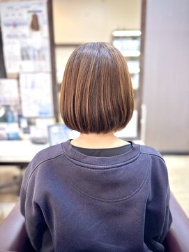 トレセッテ(tre sette) 重みと丸みのあるショートボブスタイル