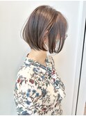 まとまる長め丸みショートボブ耳かけ