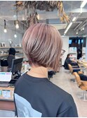 明るい白髪染め×前下がりショートボブ