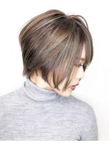 ニューヨークニューヨーク 大久保店(NYNY)&nbsp;バックのフォルムにこだわったショートボブ×ハイライトアッシュ