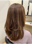 レイヤーカット×ベージュカラー