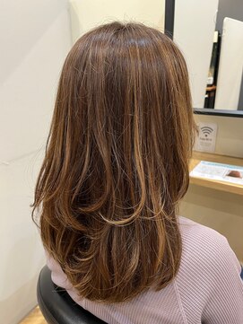 アルター(aL ter) レイヤーカット×ベージュカラー