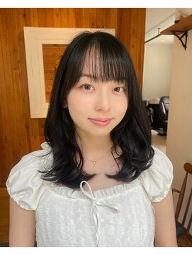 ガーランド (Garland) 大人かわいい小顔顔まわりレイヤー暗髪ベージュシースルーバング