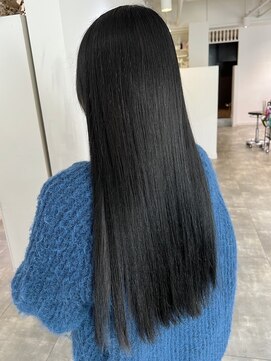 イリ 梅田(ili) ハイライトカラーミルクティーベージュレイヤーカット