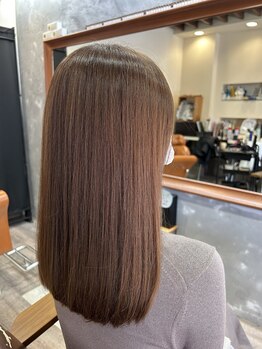 丁寧なカウンセリングで理想のスタイルへ。くせ毛やパサつきでお悩みの方はぜひお越しください。