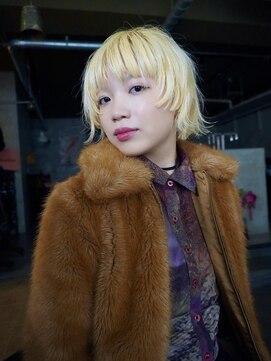 ハーヒム(her him) ボブ/金髪/ステップボブ/ブリーチカラー/警固