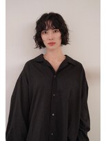 ノイ(noi)&nbsp;ミディアムウェーブカットカラー毎日のやさしさが透ける