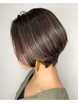 ジャイロヘア(gyro hair) ハイライトショートヘア