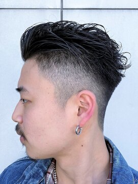 ガズル ハラジュク(GUZZLE HARAJUKU) ツーブロックフェードカット　無造作パーマ　メンズ