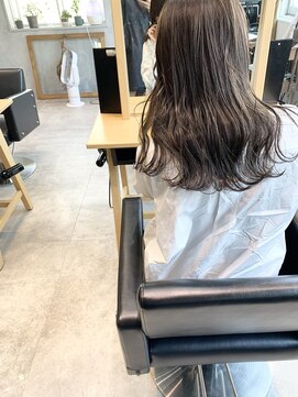 キチ(kichi.) [kichi.] くすみベージュ×セミロング