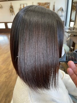 ホワイトバイオレンジ(WHITE by ORANGE) 切りっぱなしボブ