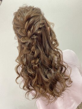 アミカ(Amica) 三つ編みハーフアップ/10代20代30代に人気/女子ウケ◎/国分町