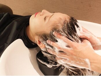 アルケー ヘアアンドヘッドスパ 錦糸町南口店(arche Hair&head spa)の写真/人気のヘッドスパで髪も頭皮も健やかに&気になるニオイも撃退◎時間を忘れ夢心地に【錦糸町/両国/美容室】