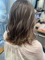 ライズ バイ レボ(RISE by REVO) 大人かわいい/レイヤーロング/グレーベージュ/前髪パーマ/我孫子