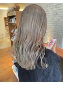 ホワイトベージュ