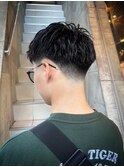 2088黒髪フェザーショートフェード刈り上げショートバーバー