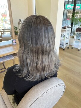 ミラシィ 成田(Mirashy) ハイライトカラーミルクティーベージュレイヤーカット