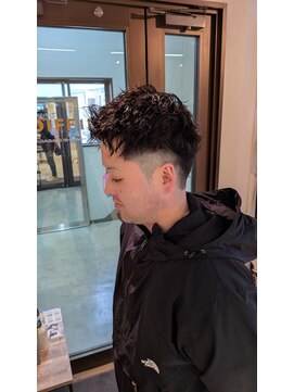 コワファーストナガサキシャンプーボーイ(COIFF1RST NAGASAKI SHAMPOO BOY) ベリーショート×ツイストスパイラルパーマ