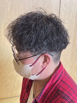 ニアウ 伊勢崎連取店(Niau) MEN’S HAIR/ツイスパ/刈り上げセンターパート/伊勢崎