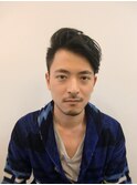 サイドを刈り上げた２ブロックスタイルまだまだ人気です。