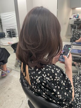ヨロ 小岩(YOLO) レイヤーカットハイライトショートヘアイルミナカラーオージュア