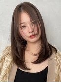顔周りレイヤーカットくびれヘアミルクティーベージュカラー