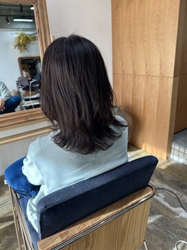 ウイ(Ui) ミディアム×グレージュカラー