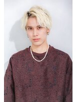 クロエ 博多(Cloe)&nbsp;ハイトーンウルフ、アップバングスタイル、ホワイトカラー