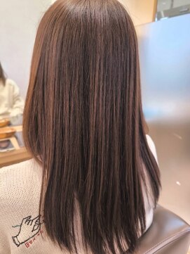 ウイバイファースト(u'i by first) ピンクグレージュなストレートスタイル