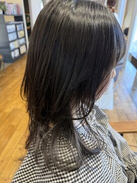 リバイブ ヘアー リュッカプラス(Revive Hair Lycka+) レイヤーカット【ハッシュカット】軽めの質感が好きな方へ