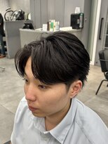 オーバルバイアピッシュ(OVARL by apish) センターパート／フェザーパーマ／毛流れパーマ