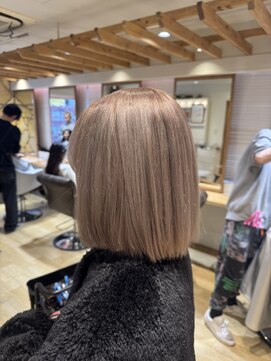 エイト新宿店(EIGHT shinjuku) ベージュ