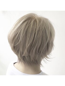 テクライズ 豊橋店(TECHRISE) ホワイトベージュ×ショートウルフ
