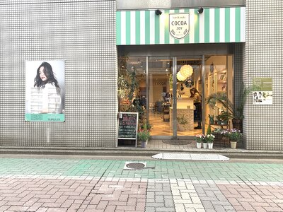 サロンの外観です！路面店ですが鏡張りではありません◎