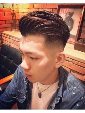 フォーコーナーズ(Four Corners) スキンフェード【barber style】